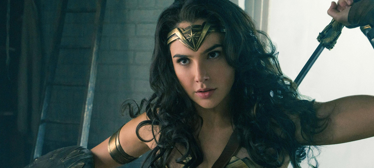 Liga da Justiça | Nova imagem mostra Gal Gadot em estúdio de dublagem