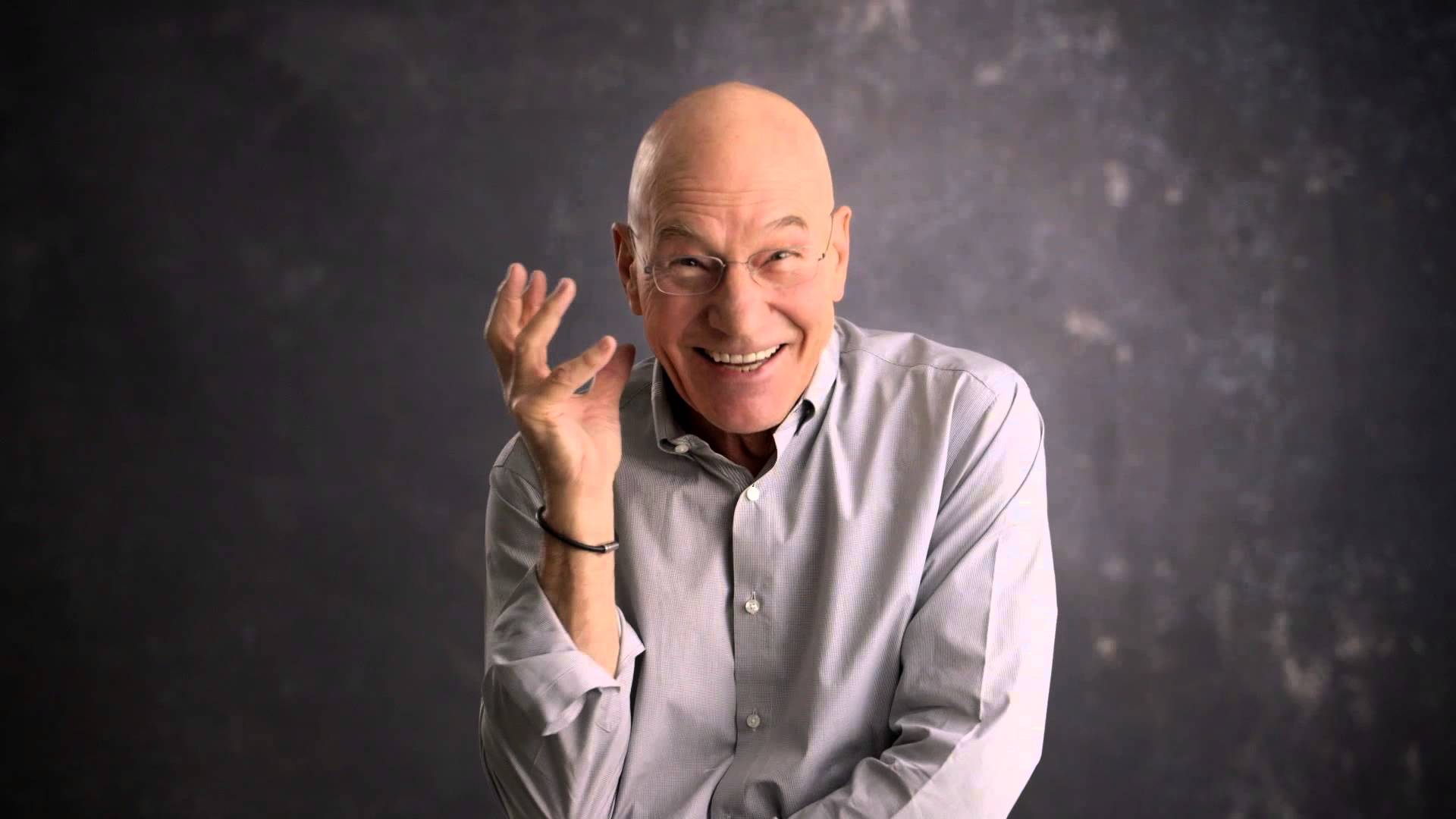 The Emoji Movie | Patrick Stewart vai dublar o Cocô no filme