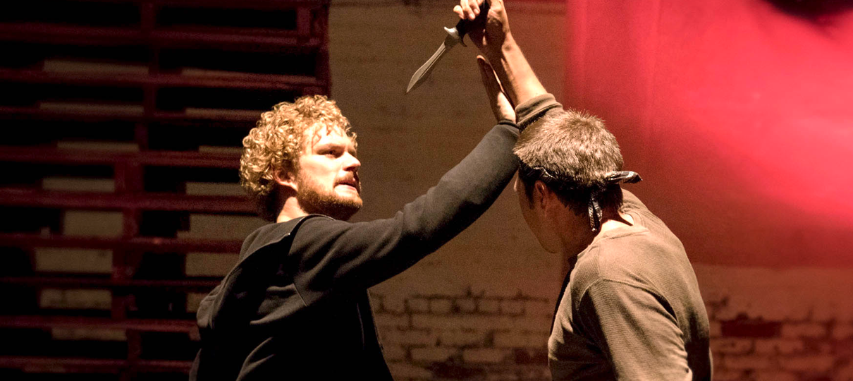 Punho de Ferro se defende de ataque em nova foto da série