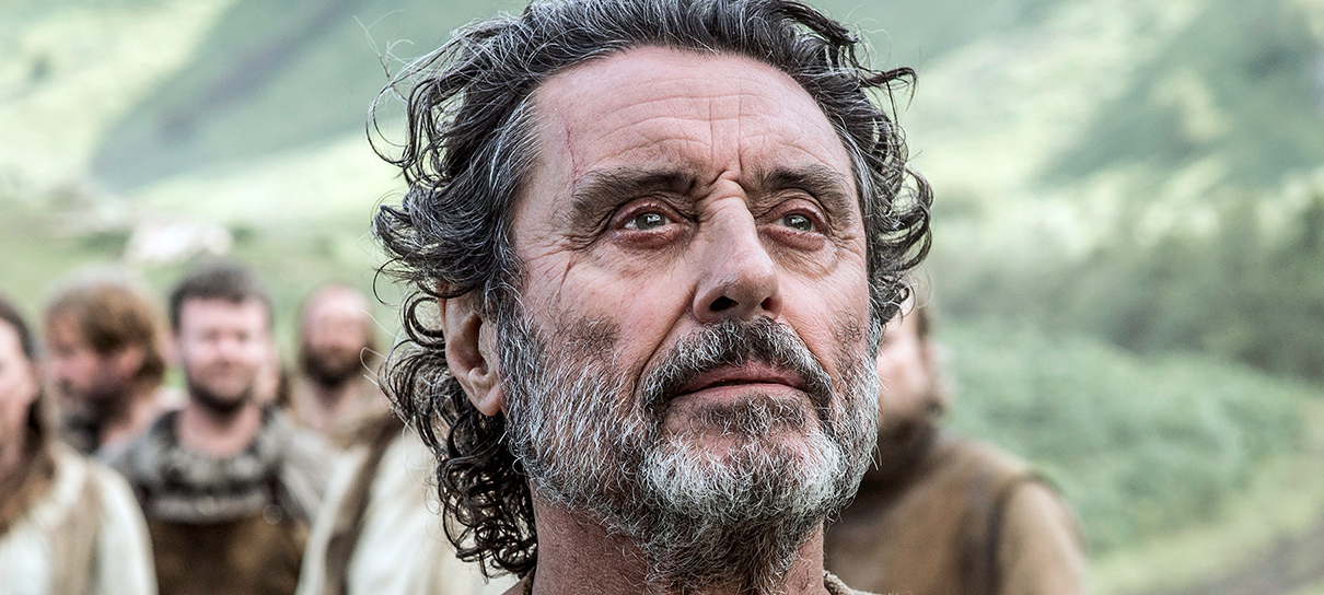 Game of Thrones | Ian McShane responde acusações de fãs