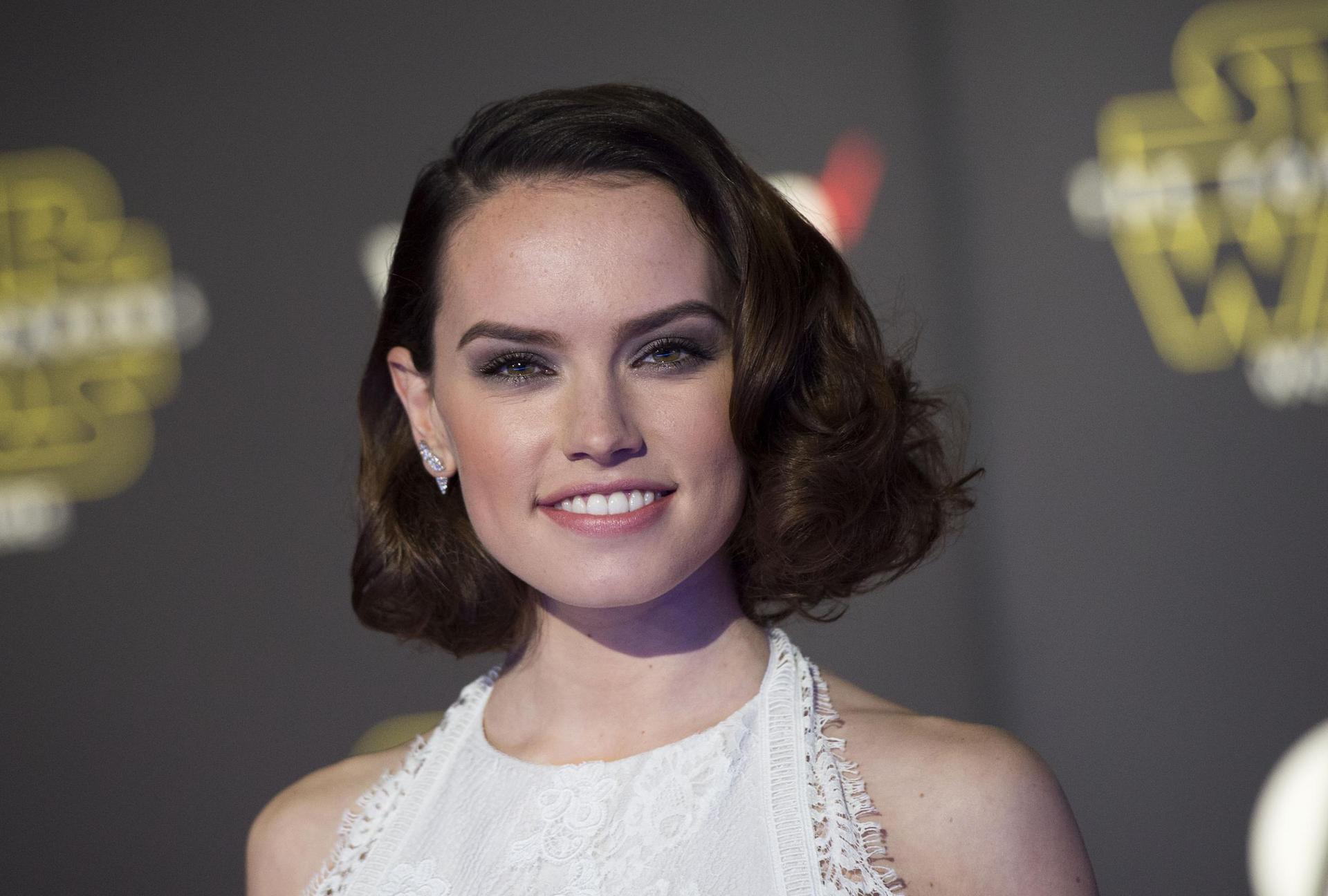 Star Wars: The Last Jedi | Judi Dench também quer arrancar spoilers de Daisy Ridley