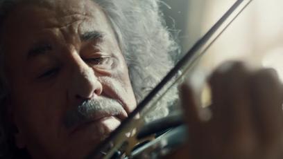Genius | Albert Einstein toca Lady Gaga no violino em comercial
