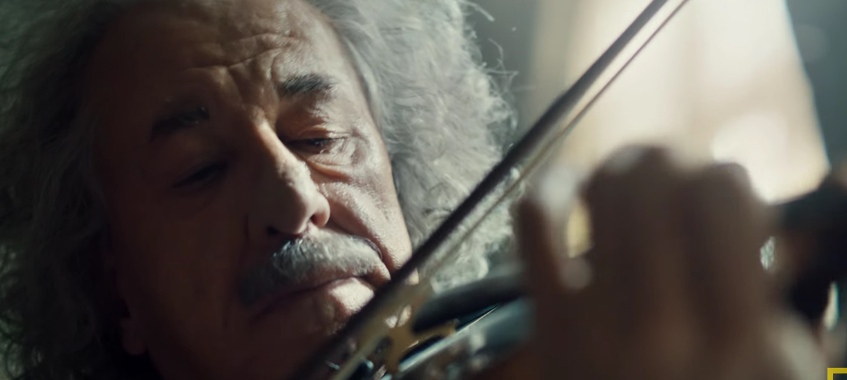 Genius | Albert Einstein toca Lady Gaga no violino em comercial