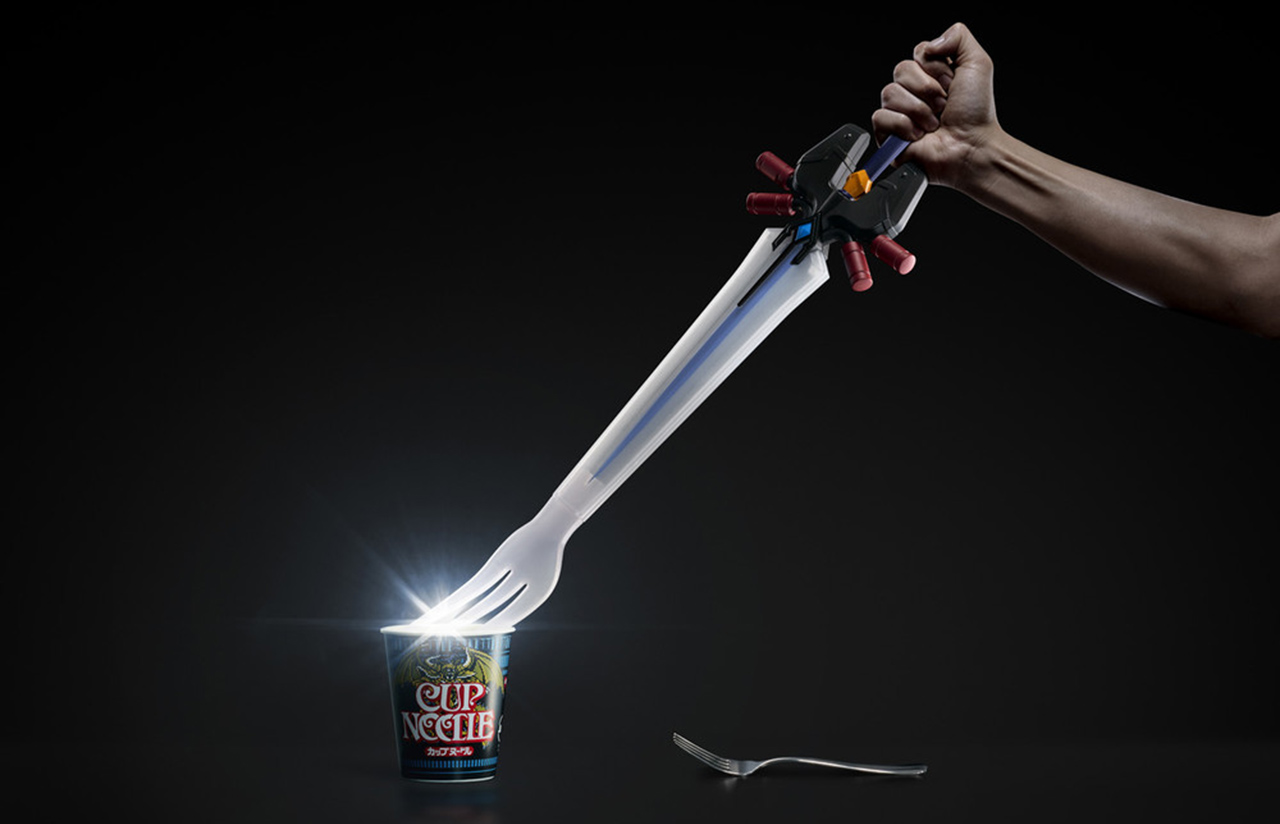 Final Fantasy | Espada para comer Cup Noodles é um item raro da vida real
