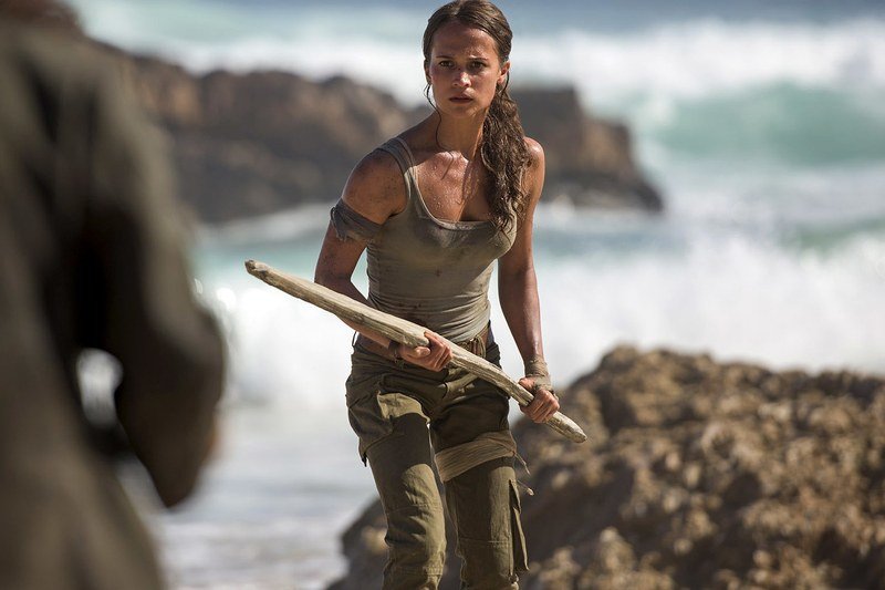 Tomb Raider: A Origem  Alicia Vikander se aventura pela floresta
