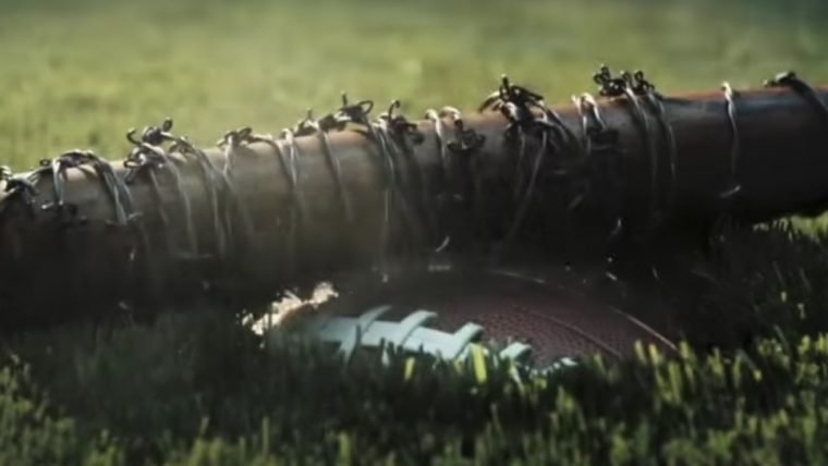 Super Bowl LI | Lucille destrói bola em comercial de The Walking Dead