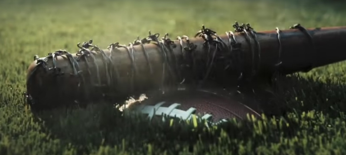 Super Bowl LI | Lucille destrói bola em comercial de The Walking Dead