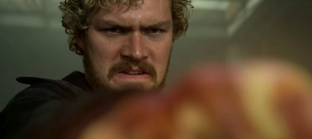 Finn Jones detalha os poderes e o passado do Punho de Ferro; assista!