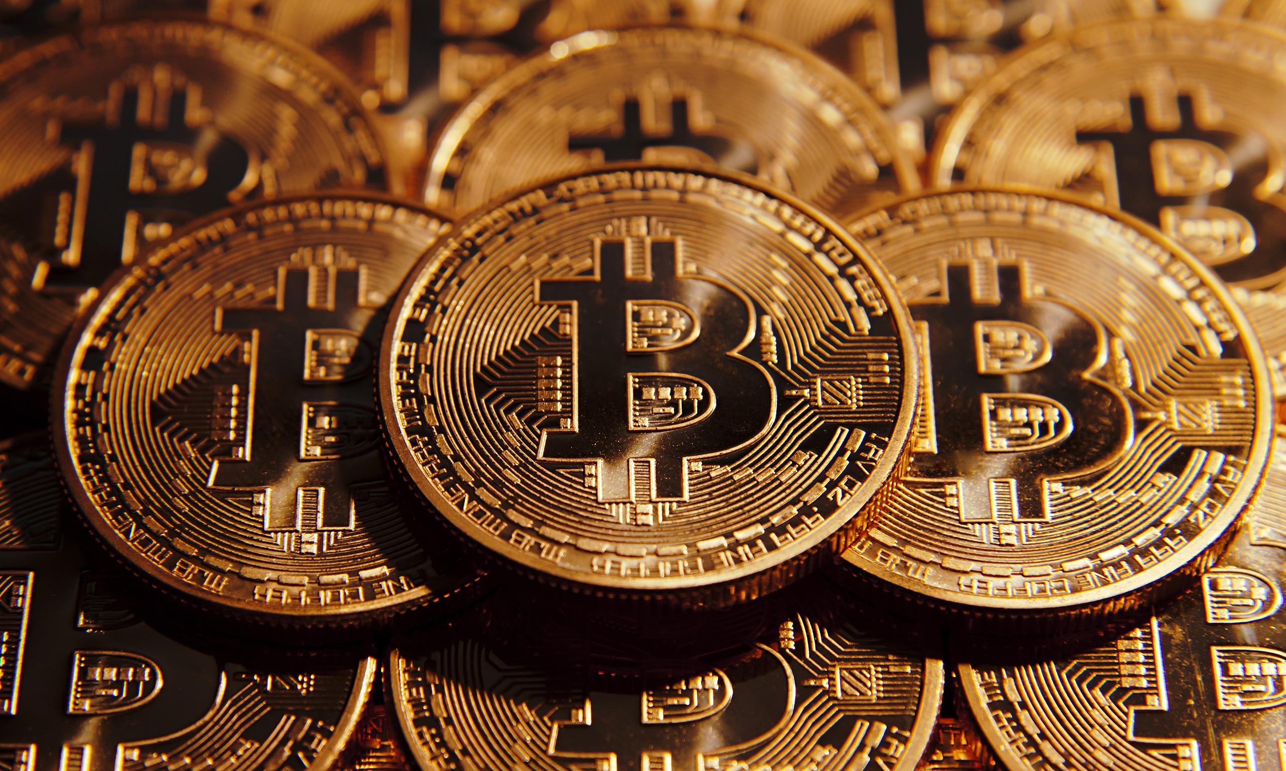 Bitcoin tem alta histórica e supera o valor do ouro pela primeira vez