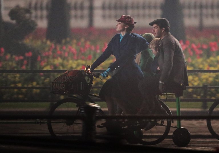 Emily Blunt and Lin-Manuel Miranda take part in filming of a scene from the movie sequel Mary Poppins Returns in front of Buckingham Palace, central London. PRESS ASSOCIATION Photo. Picture date: Saturday April 1, 2017. See PA story SHOWBIZ MaryPoppins. Photo credit should read: Yui Mok/PA Wire