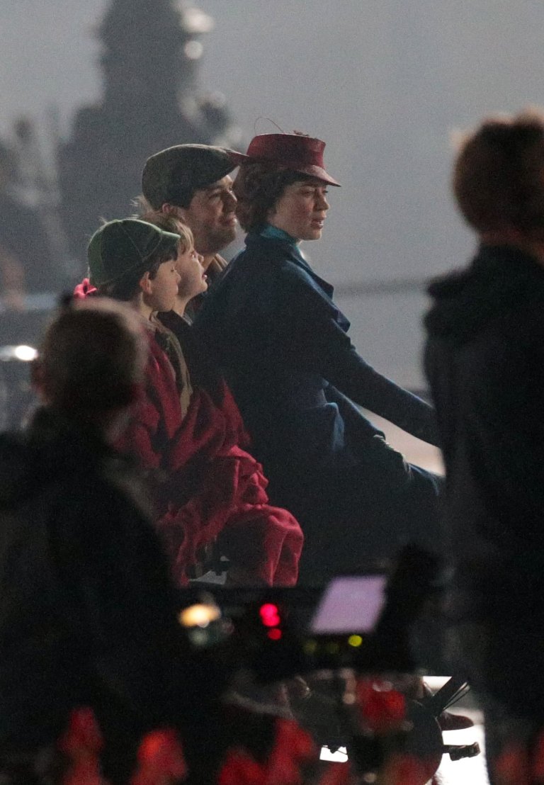 Emily Blunt takes part in filming of a scene from the movie sequel Mary Poppins Returns in front of Buckingham Palace, central London. PRESS ASSOCIATION Photo. Picture date: Saturday April 1, 2017. See PA story SHOWBIZ MaryPoppins. Photo credit should read: Yui Mok/PA Wire