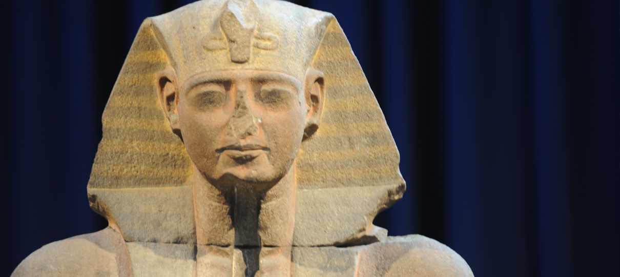 Estátua de Ramsés II é encontrada no esgoto do Egito
