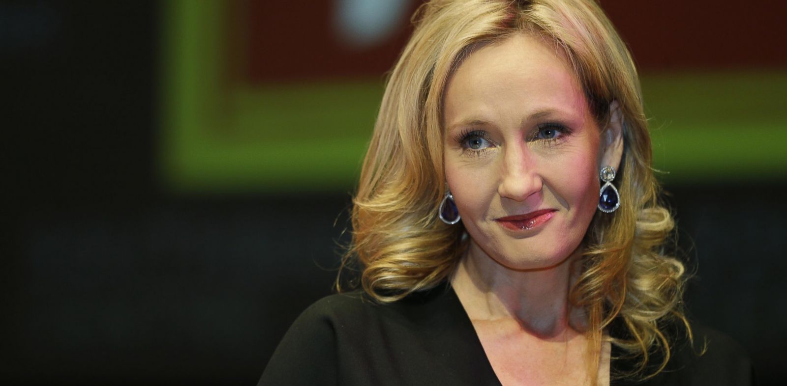 J.K. Rowling revela título de seu próximo livro