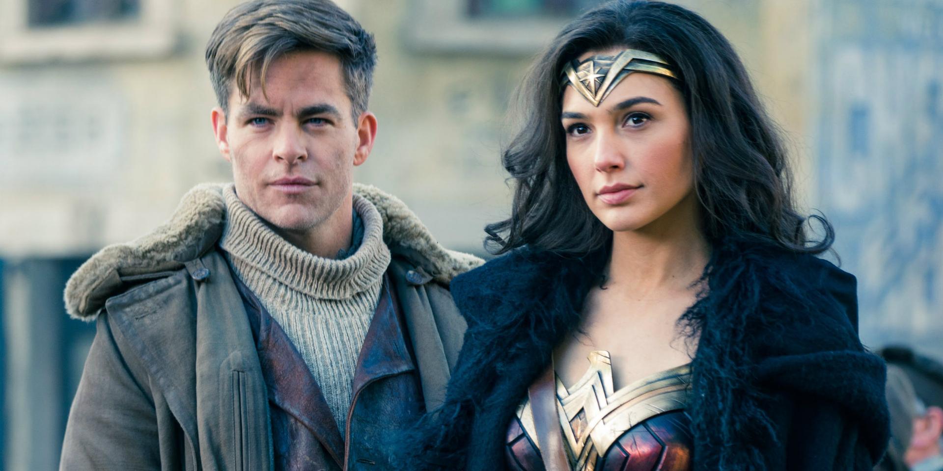 Gal Gadot, Chris Pine e Patty Jenkins aparecem de surpresa em sessão de Mulher-Maravilha