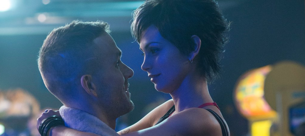 Deadpool | Morena Baccarin fala do corte de algumas cenas: "foi sexo suficiente"
