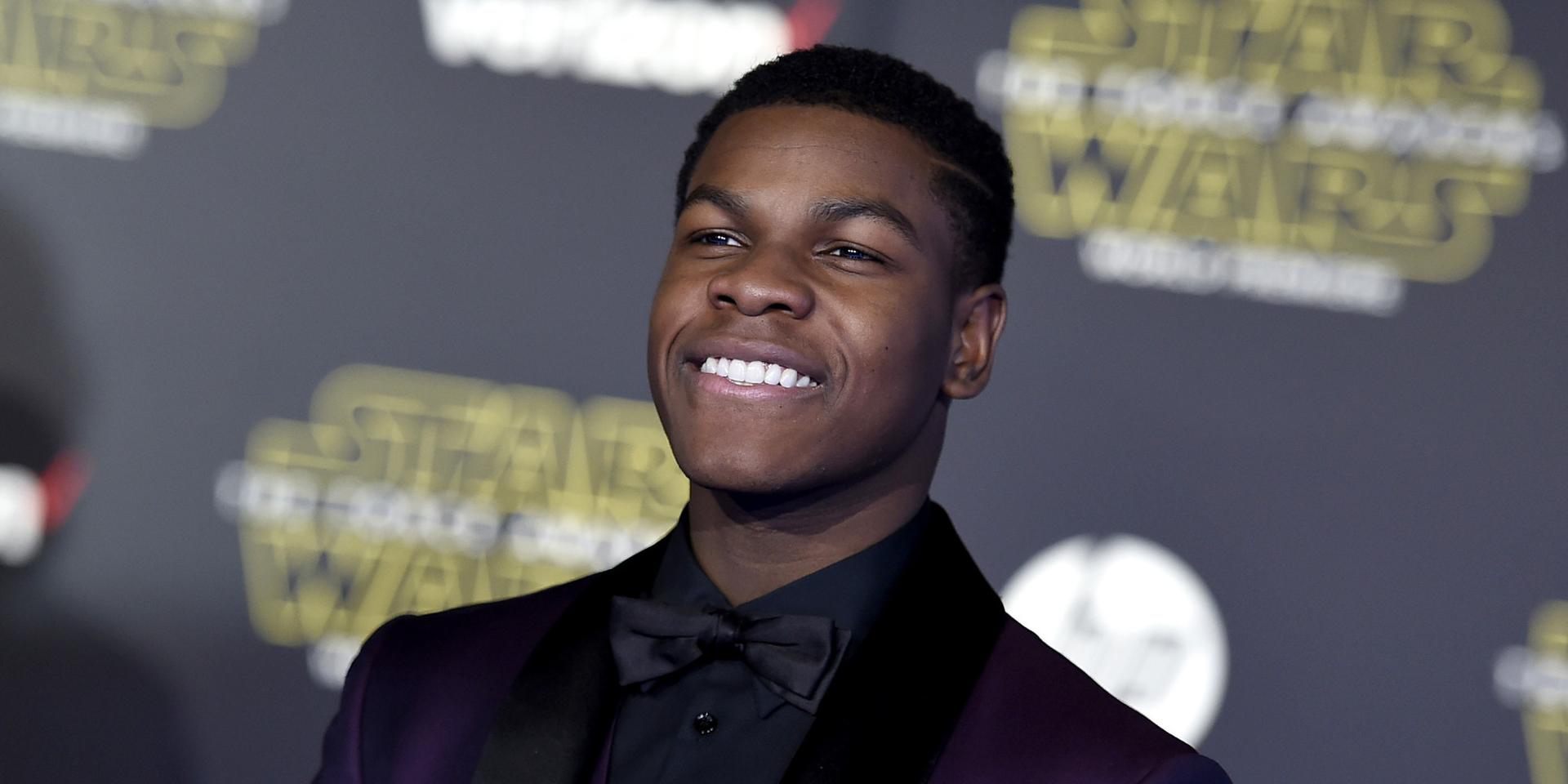 John Boyega surpreende fãs na Star Wars Celebration