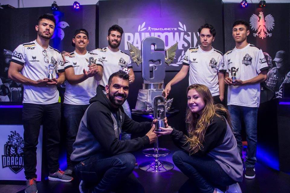 Avalanche Gaming - HOJE É DIA DE RAINBOW SIX!!! Nossa line Academy vai  jogar contra a Os Bruxos Game pela semi final da Liga Six Amadora e  contamos com a torcida de