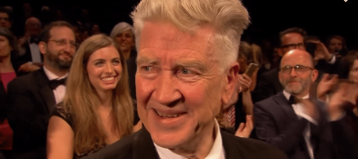David Lynch se emociona ao ser ovacionado de pé no Festival de Cannes