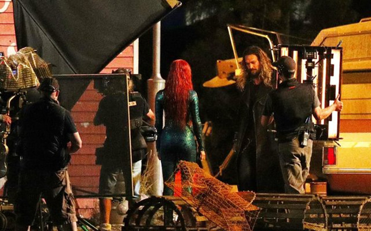 Aquaman | Amber Heard aparece ao lado de Jason Momoa em nova foto do set