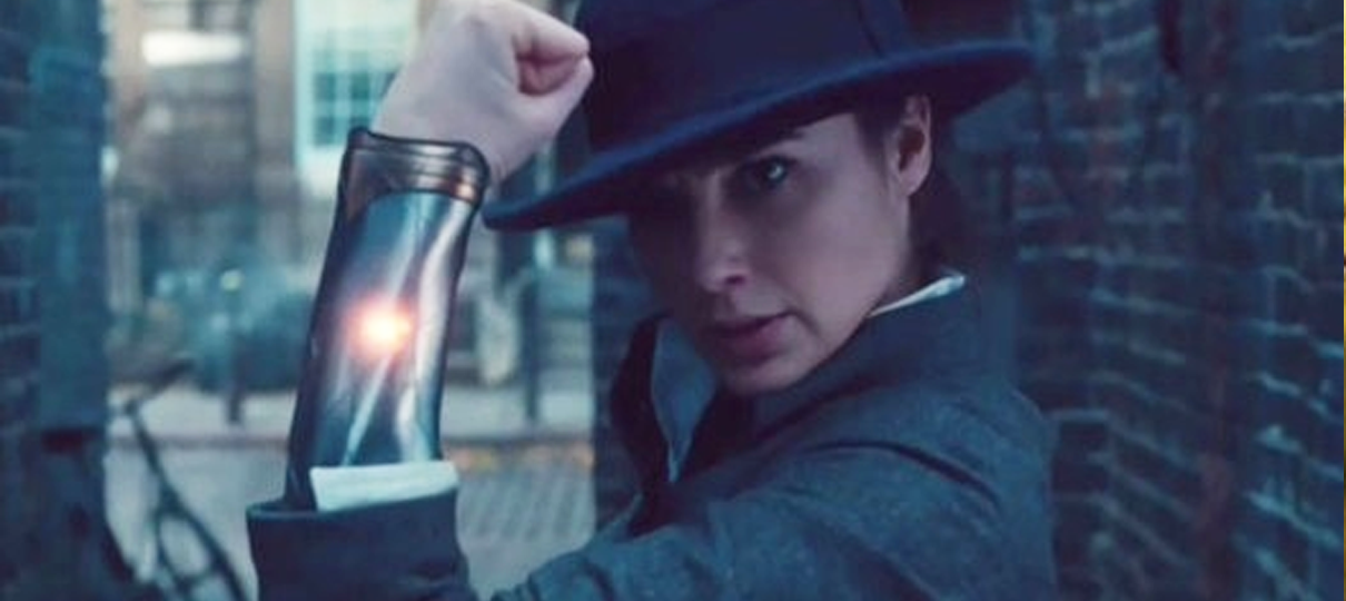 Mulher-Maravilha protege Steve Trevor na primeira cena completa do longa