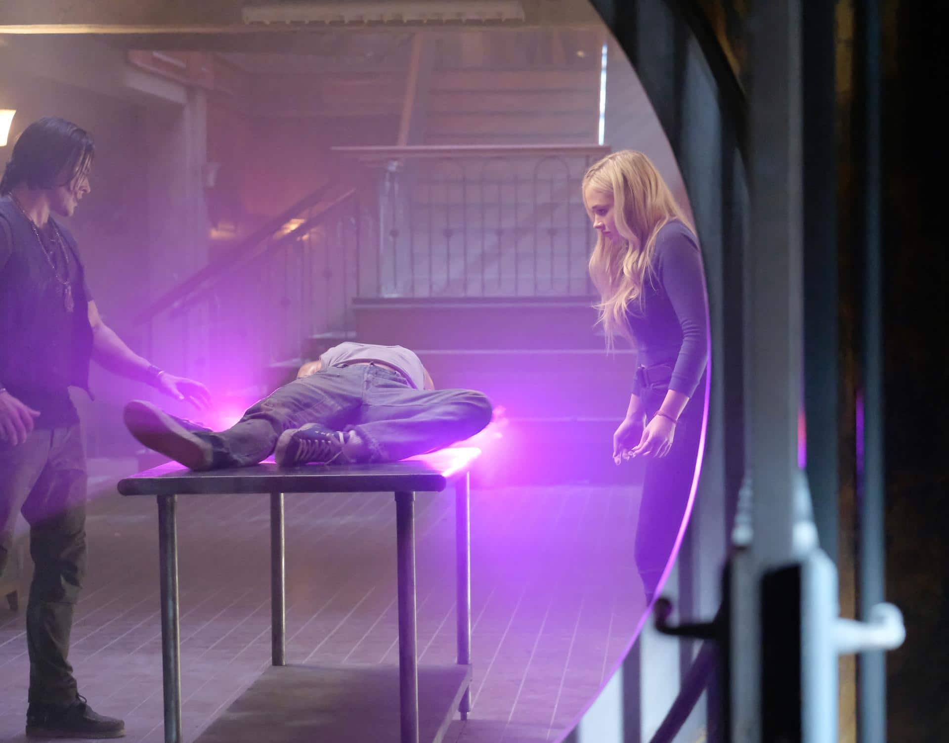 THE GIFTED:  L-R:  Blair Redford, Jamie Chung and Natalie Alyn Lind in the "A New World" episode of THE GIFTED airing Monday, Oct. 9 (9:00-10:00 PM ET/PT) on FOX.  ©2017 Fox Broadcasting Co.  Cr:  Eliza Morse/FOX