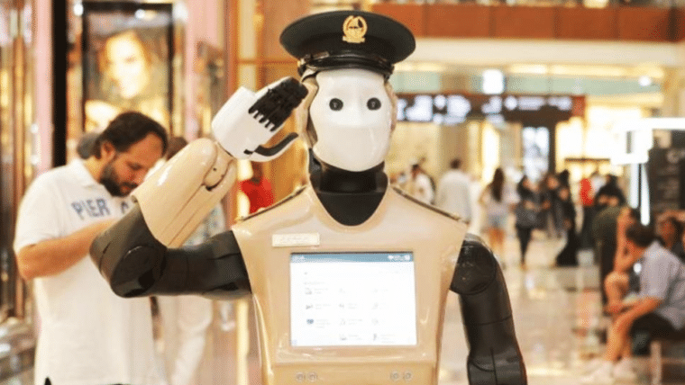 Primeiro policial robô do mundo começa a operar em Dubai