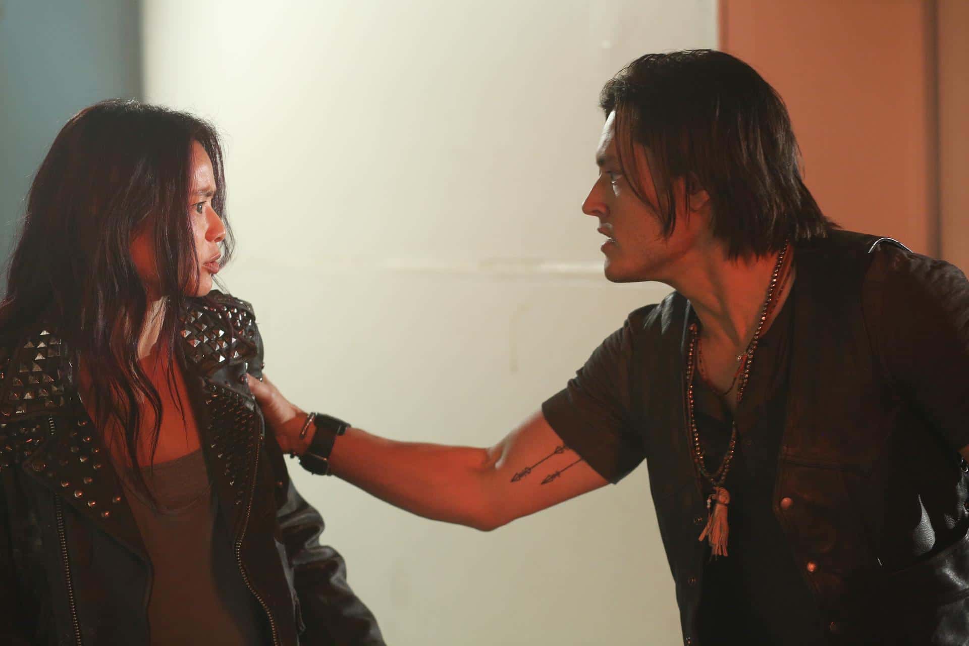 THE GIFTED:  L-R:  Jamie Chung and Blair Redford in THE GIFTED premiering Monday, Oct. 2 (9:00-10:00 PM ET/PT) on FOX. ©2017 Fox Broadcasting Co. Cr:  Ryan GreenFOX