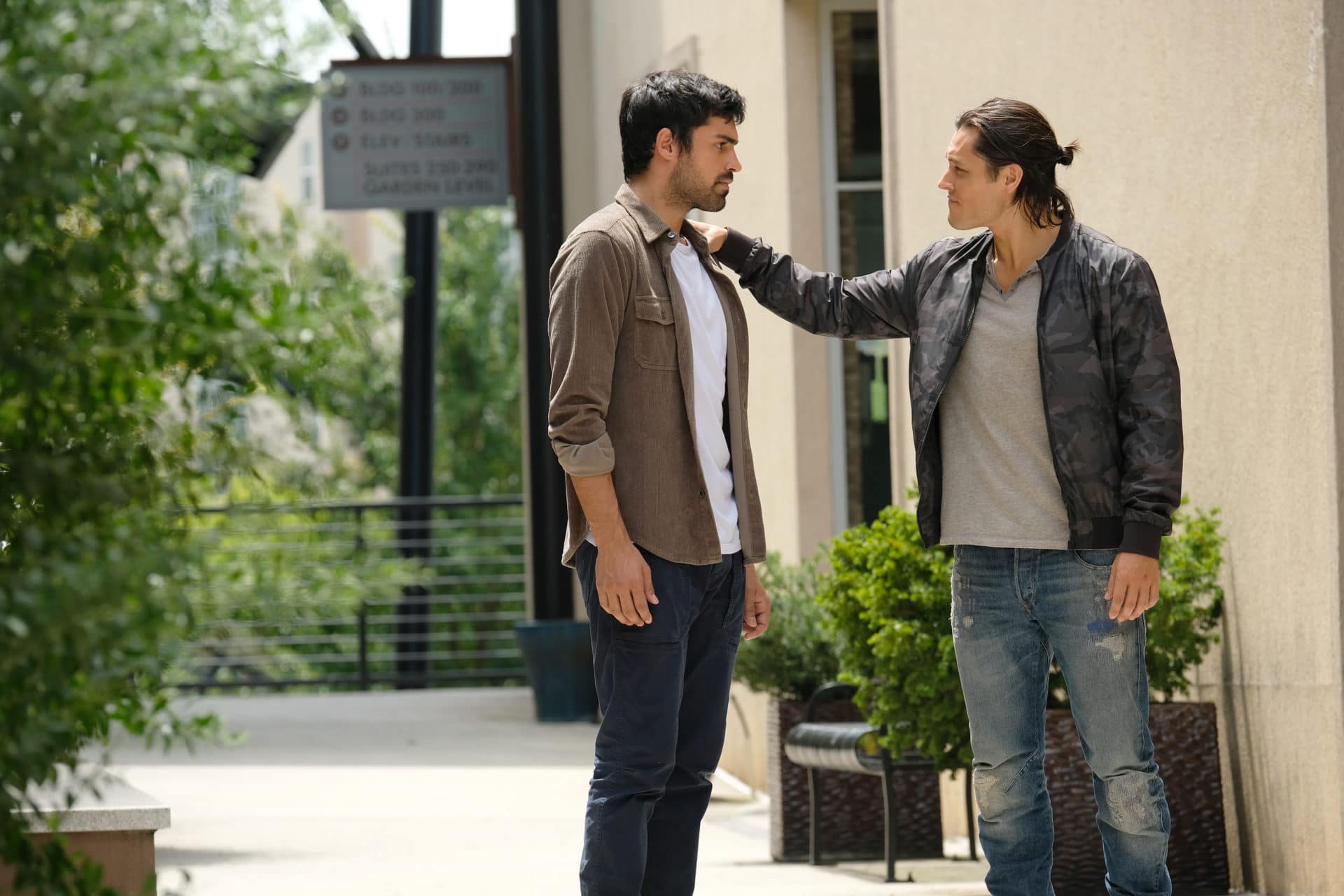 THE GIFTED:  L-R:  Sean Teale and Blair Redford in the "eXodus" episode of THE GIFTED airing Monday, Oct. 16 (9:00-10:00 PM ET/PT) on FOX. ©2017 Fox Broadcasting Co. Cr: Eliza Morse/FOX