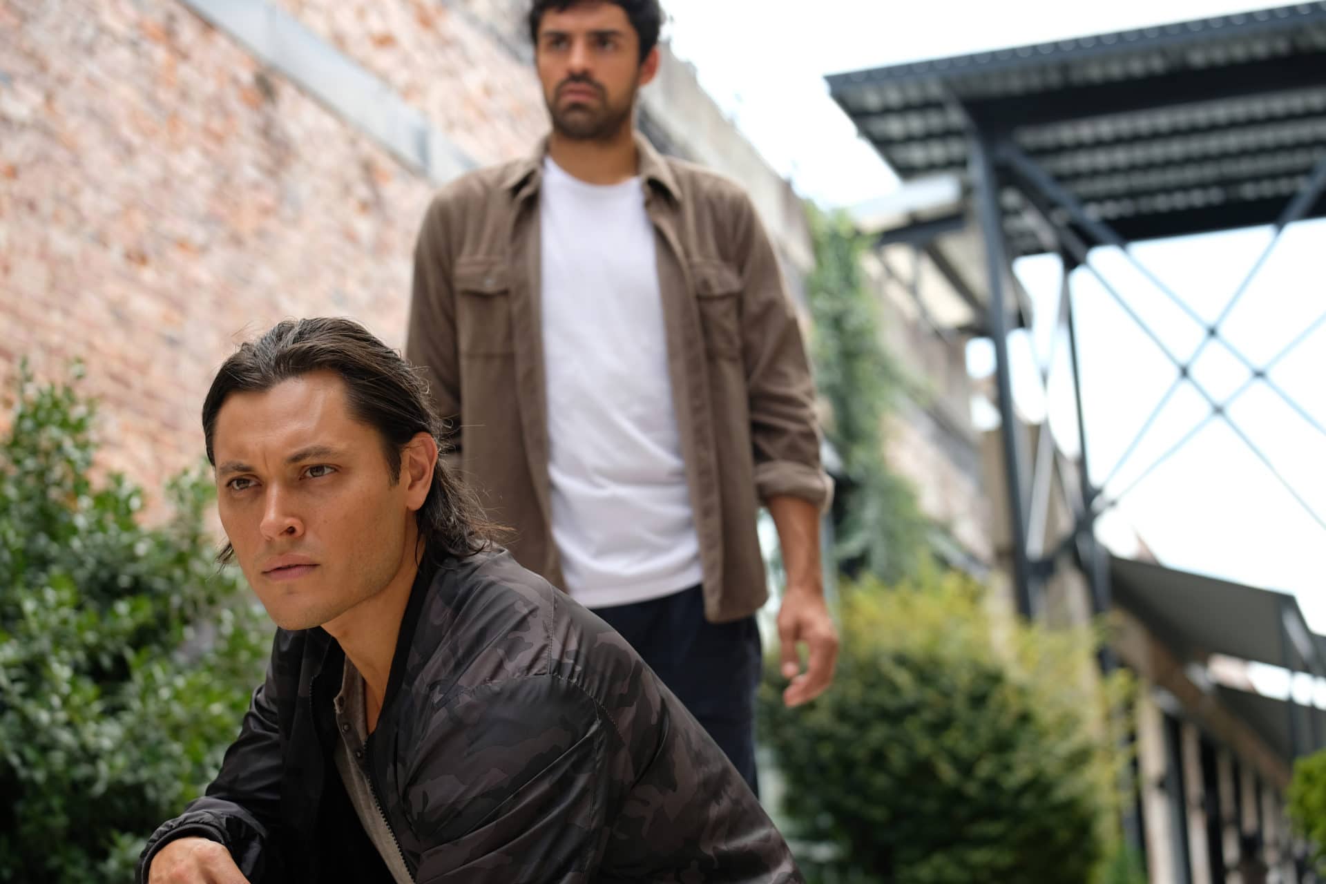 THE GIFTED:  L-R:  Blair Redford and Sean Teale in the "eXodus" episode of THE GIFTED airing Monday, Oct. 16 (9:00-10:00 PM ET/PT) on FOX. ©2017 Fox Broadcasting Co. Cr: Eliza Morse/FOX