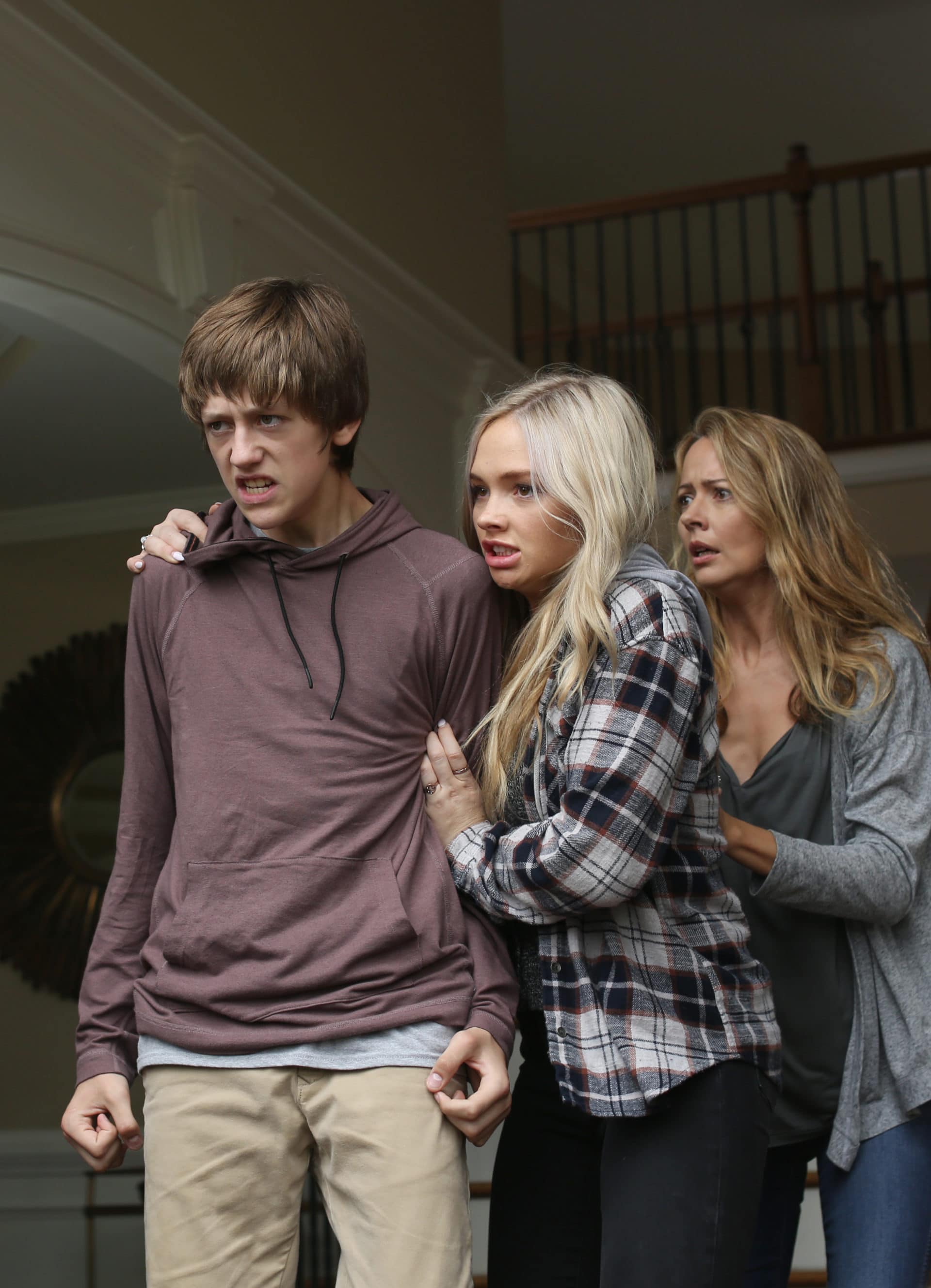 THE GIFTED:  L-R:  Percy Hynes White, Natalie Alyn Lind and Amy Acker in the "eXodus" episode of THE GIFTED airing Monday, Oct. 16 (9:00-10:00 PM ET/PT) on FOX. ©2017 Fox Broadcasting Co. Cr: Eliza Morse/FOX