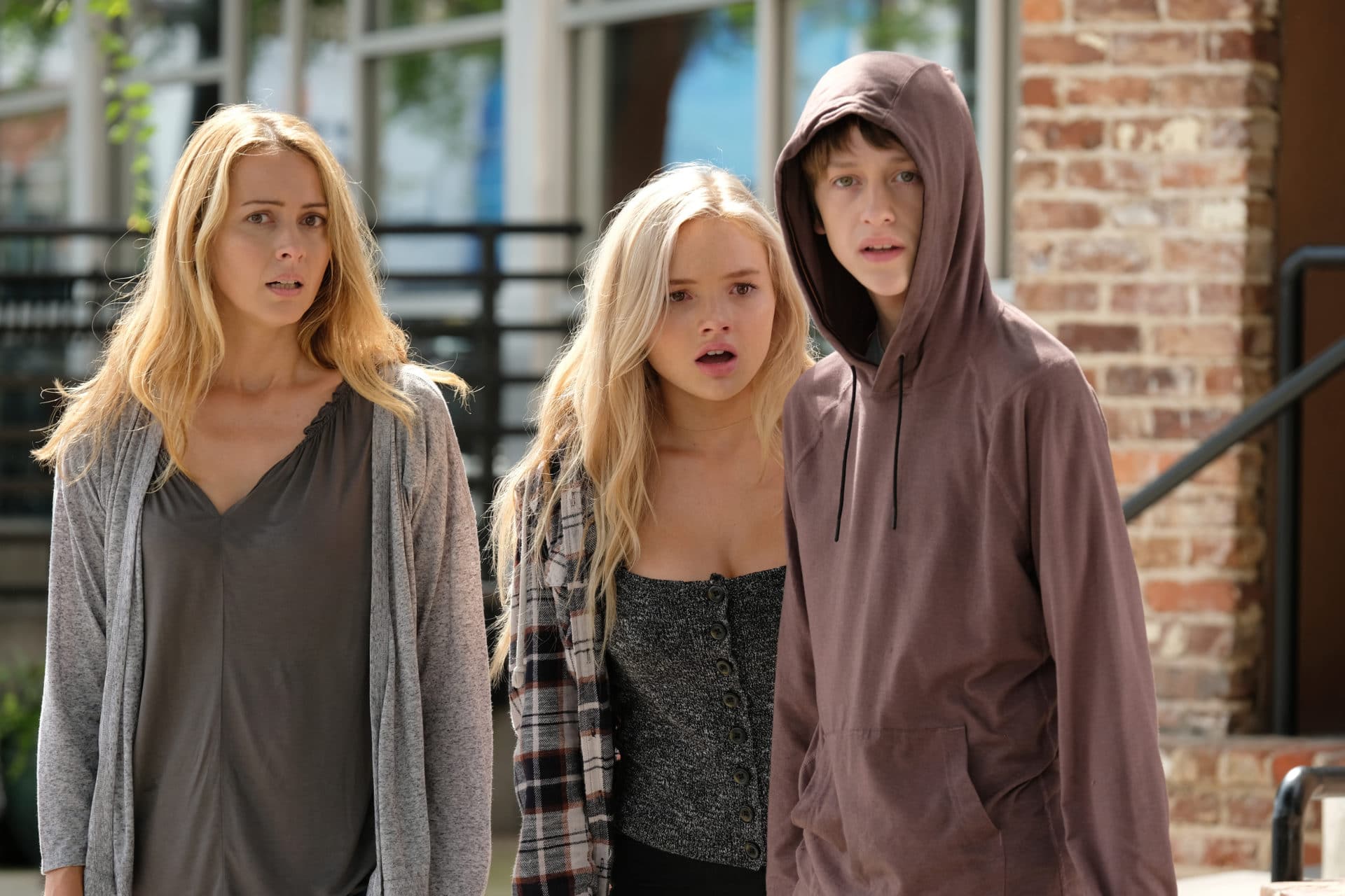 THE GIFTED:  L-R:  Amy Acker, Natalie Alyn Lind and Percy Hynes White in the "eXodus" episode of THE GIFTED airing Monday, Oct. 16 (9:00-10:00 PM ET/PT) on FOX. ©2017 Fox Broadcasting Co. Cr: Eliza Morse/FOX