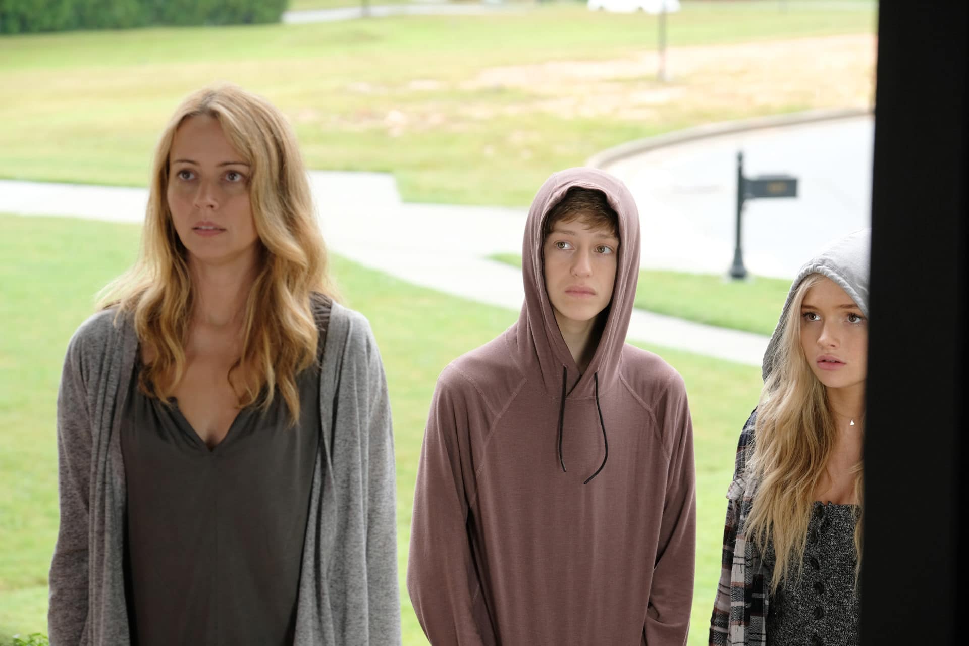 THE GIFTED:  L-R:  Amy Acker, Percy Hynes White and Natalie Alyn Lind in the "eXodus" episode of THE GIFTED airing Monday, Oct. 16 (9:00-10:00 PM ET/PT) on FOX. ©2017 Fox Broadcasting Co. Cr: Eliza Morse/FOX