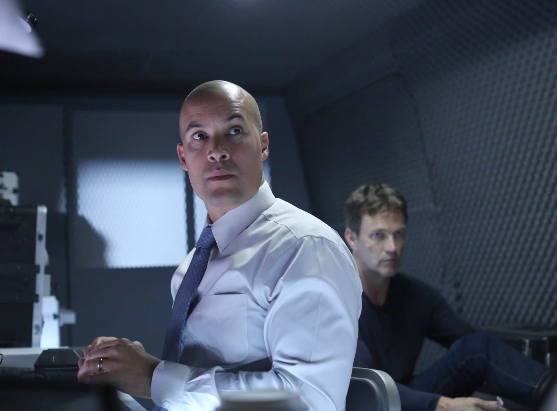 THE GIFTED:  L-R:  Coby Bell and Stephen Moyer in the "eXodus" episode of THE GIFTED airing Monday, Oct. 16 (9:00-10:00 PM ET/PT) on FOX. ©2017 Fox Broadcasting Co. Cr: Eliza Morse/FOX