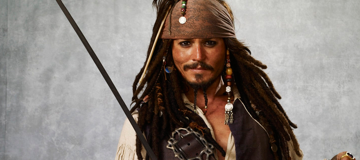 Jerry Bruckheimer defende comportamento de Johnny Depp no set de Piratas do Caribe