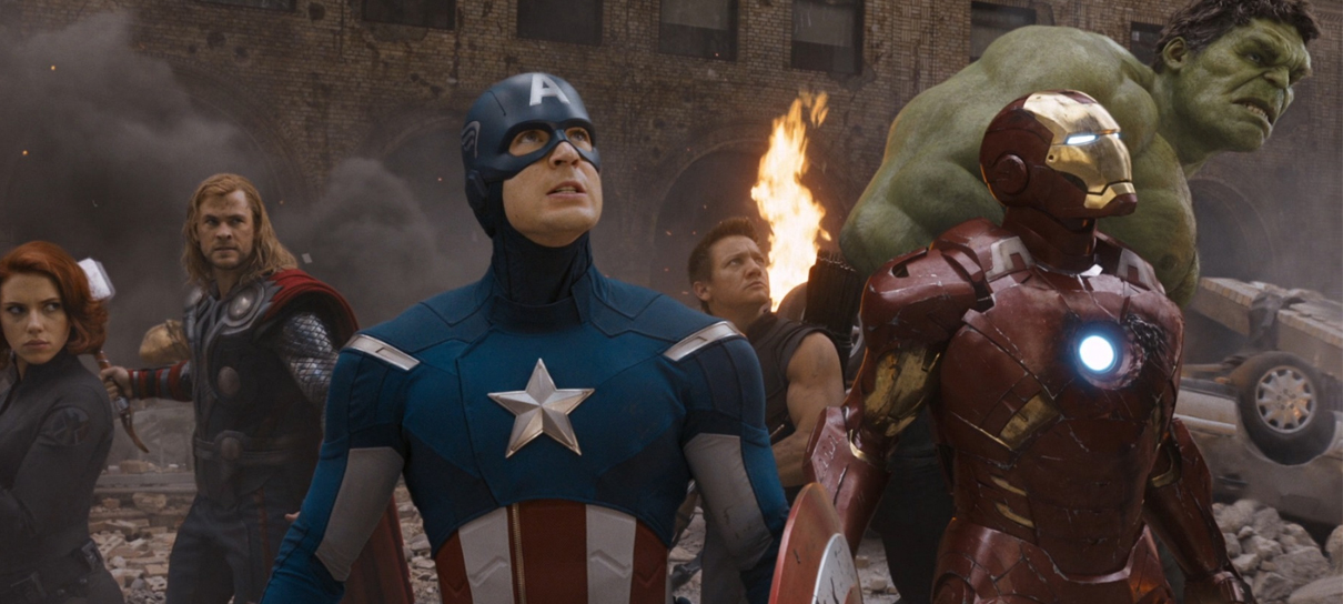 Foto do set de Vingadores: Guerra Infinita traz estátua asgardiana