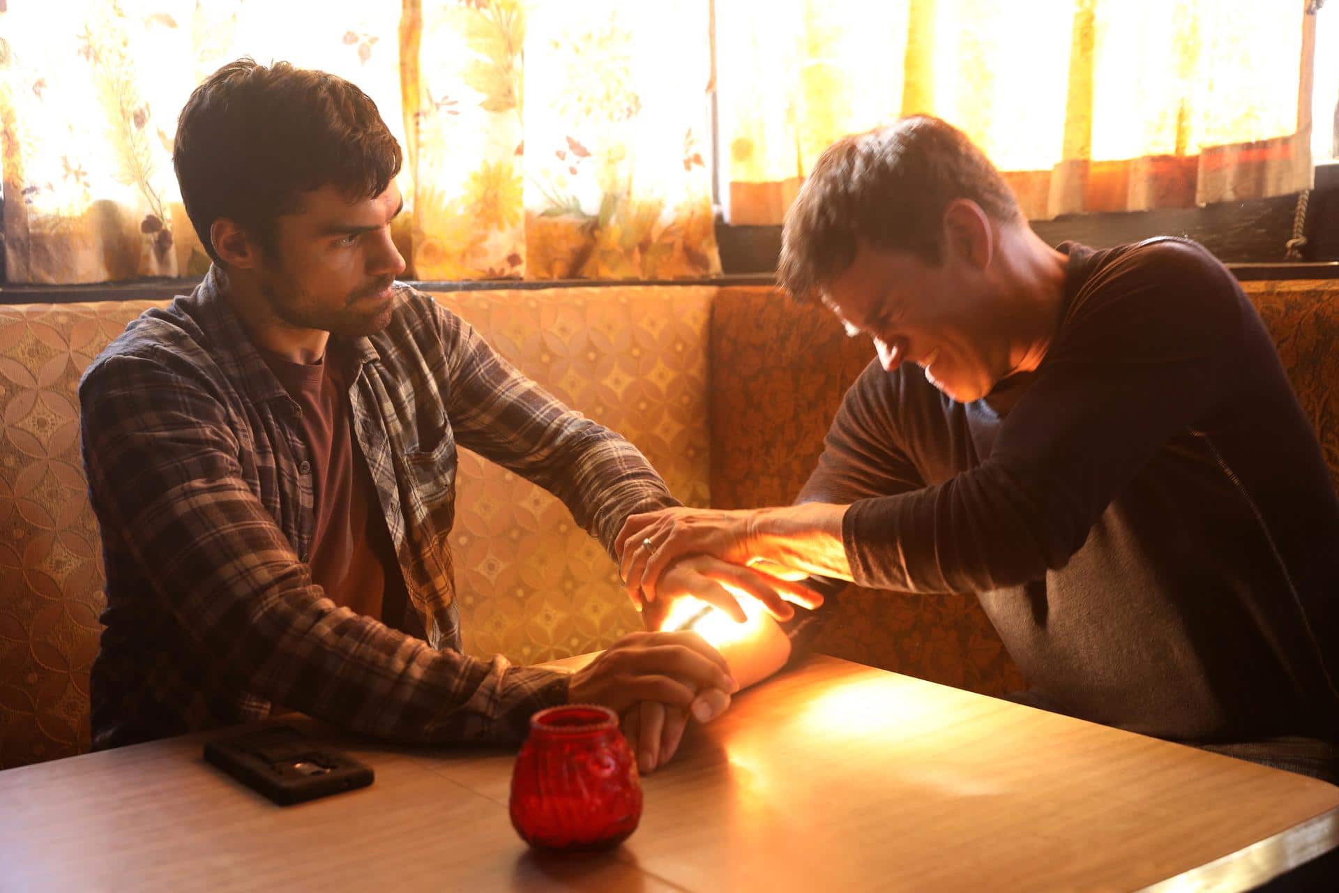 THE GIFTED:  L-R:  Sean Teale and Stephen Moyer in THE GIFTED premiering premiering Monday, Oct. 2 (9:00-10:00 PM ET/PT) on FOX. ©2017 Fox Broadcasting Co. Cr: Ryan Green/FOX