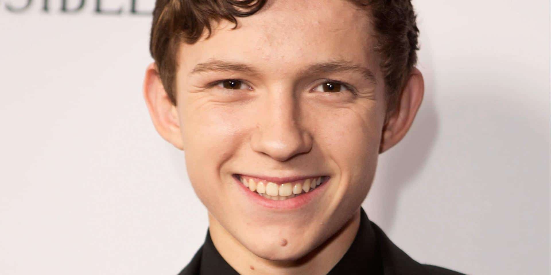 Depois de interpretar Homem-Aranha, Tom Holland gostaria de ser Batman e Bond nas telonas