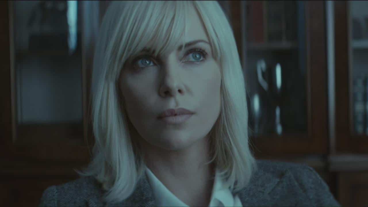 Charlize Teron está pronta para chutar bundas no pôster de Atômica