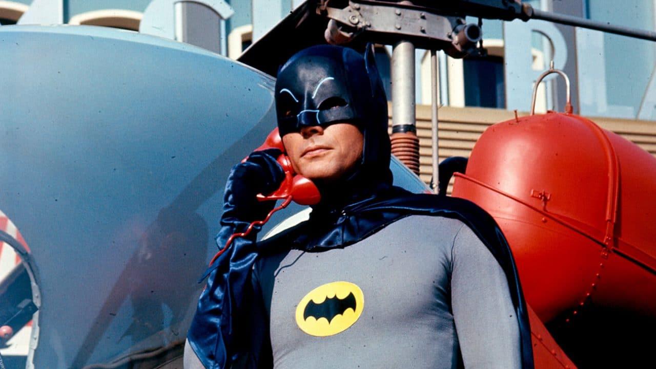 Bat-sinal será aceso em Los Angeles em homenagem a Adam West [ATUALIZADO]