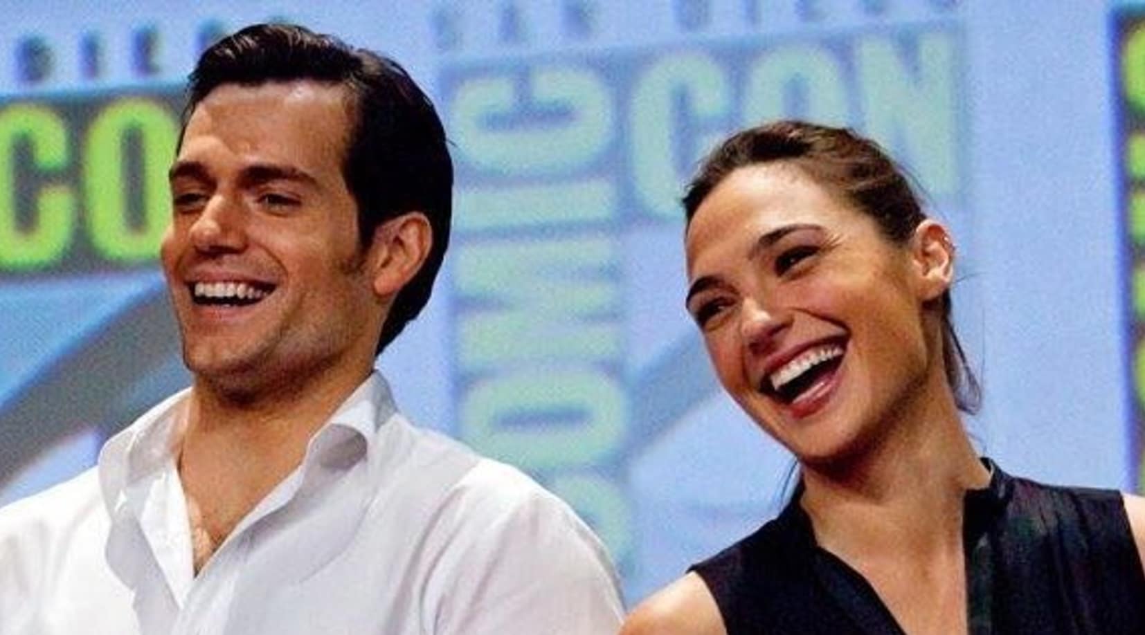 Henry Cavill parabeniza Gal Gadot pelo sucesso de Mulher-Maravilha