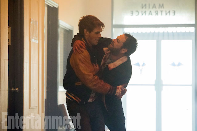 Riverdale -- "A Kiss Before Dying" -- Image Number: RVD201a_0124.jpg -- Pictured (L-R): KJ Apa as Archie Andrews and Luke Perry as Fred Andrews -- Photo: Dean Buscher/The CW -- © 2017 The CW Network. All Rights Reserved