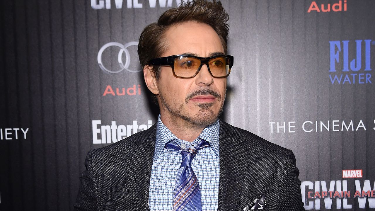Homem-Aranha: De Volta ao Lar | Robert Downey Jr. liga para Tom Holland no meio de entrevista