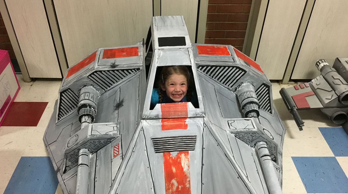 Star Wars | Candidato a melhor pai do ano constrói Snowspeeder para a filha