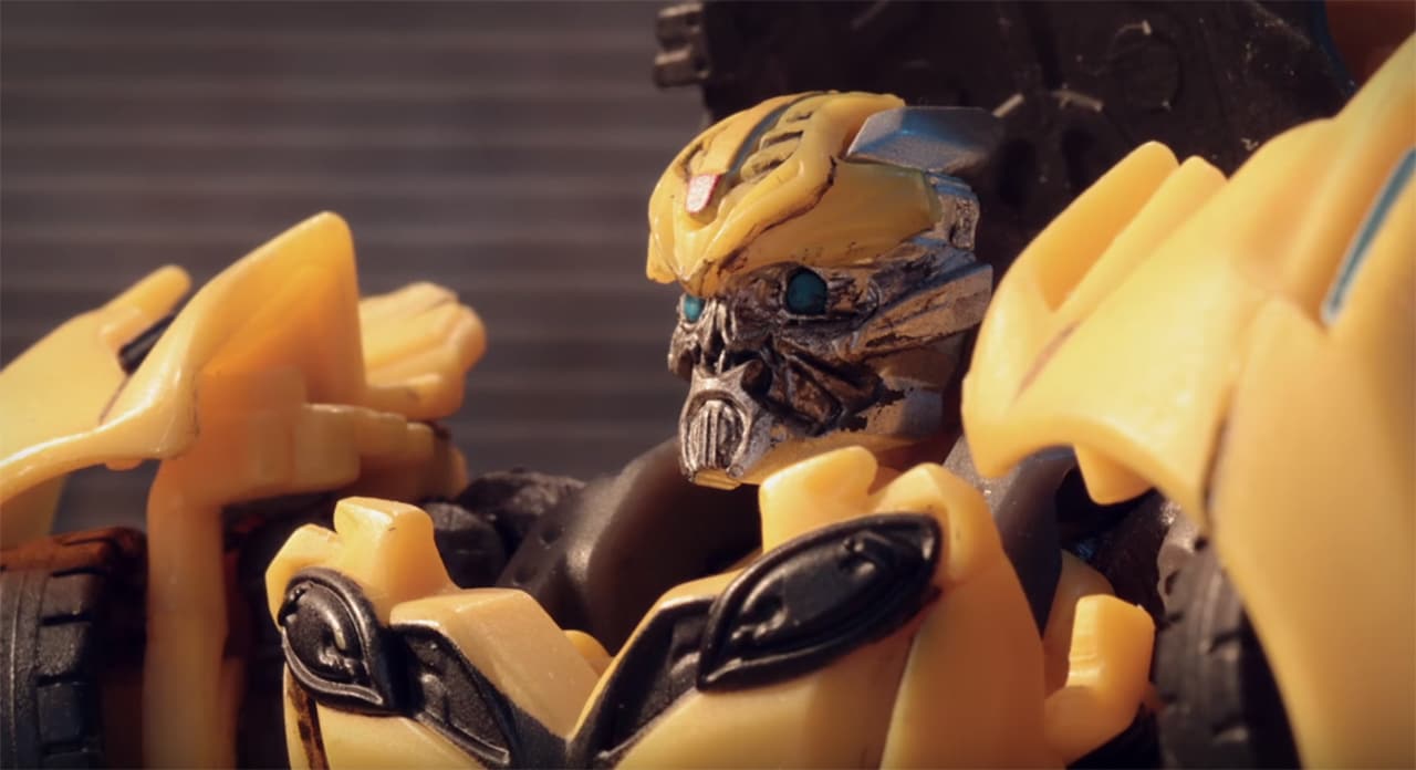 Transformers: O Último Cavaleiro | Bumblebee não consegue ficar sério em vídeo zoeira