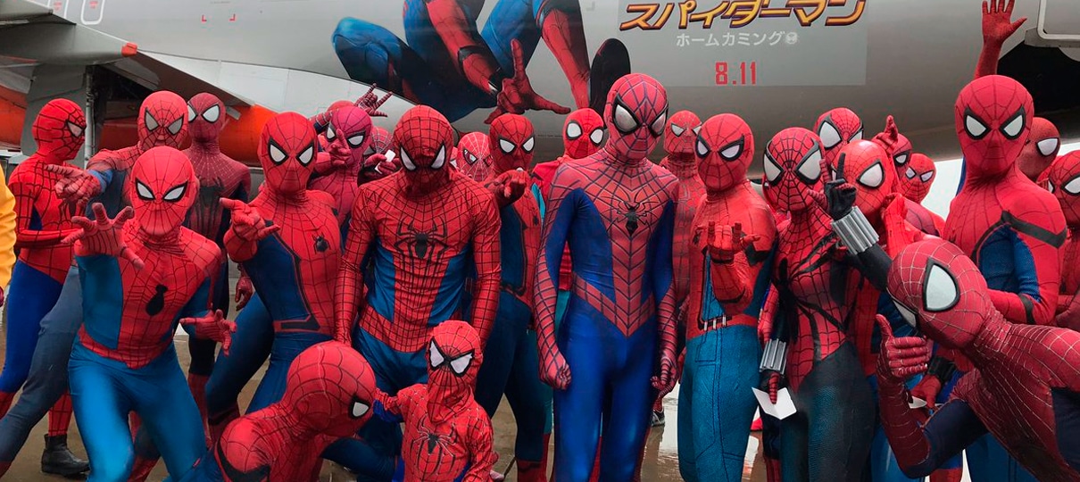 Veja um monte de cosplayers de Homem-Aranha dominarem um avião no Japão