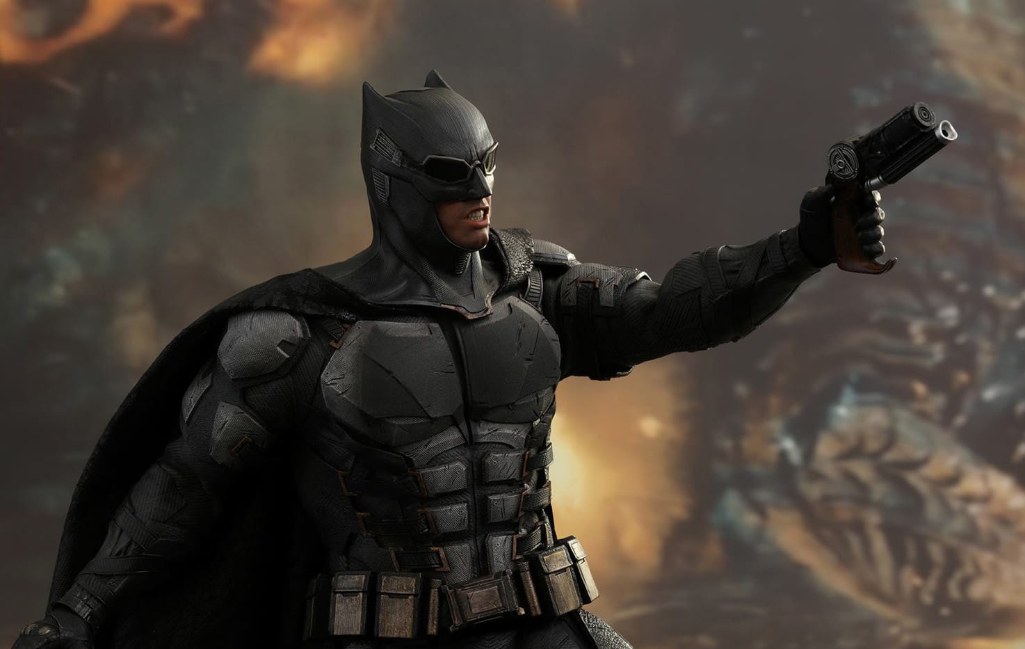 Liga da Justiça | Batman com armadura da Hot Toys está pronto para derrotar outros figures