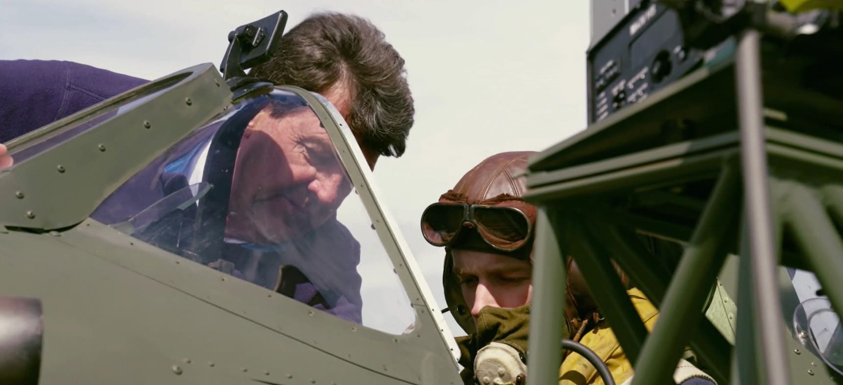 Dunkirk | Elenco fala mais sobre os aviões Spitfire em vídeo EXCLUSIVO