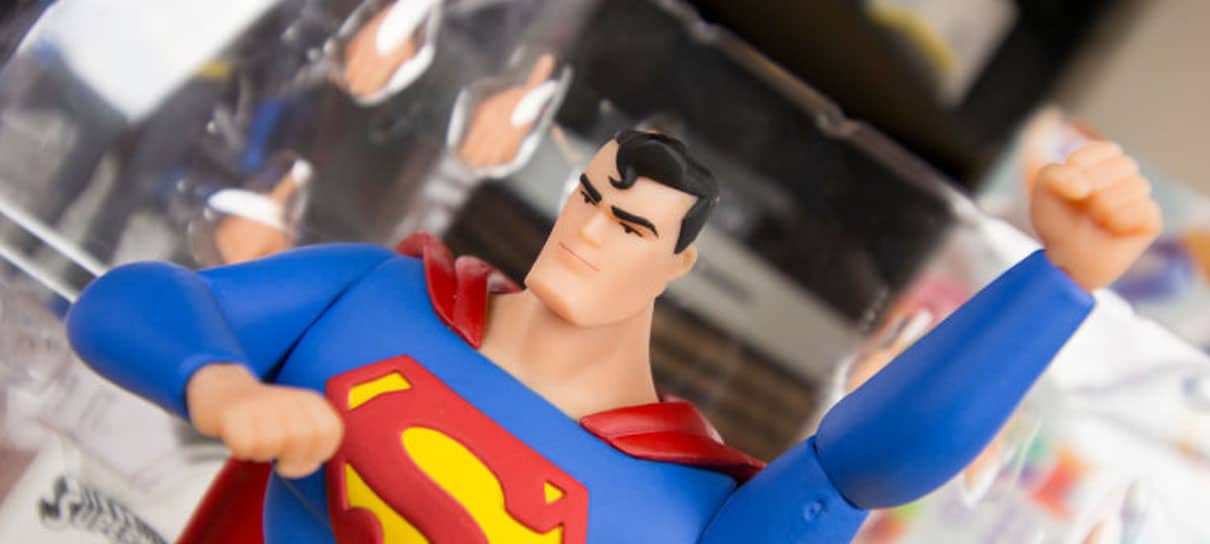 Vá ao alto e avante com as action figures da melhor série do Superman