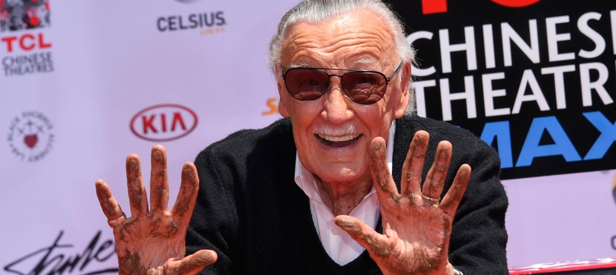 Stan Lee deixa sua marca na Calçada da Fama de Hollywood; assista!