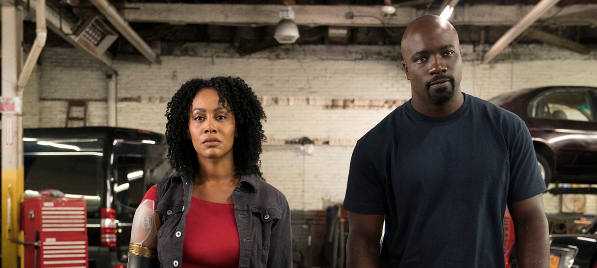 Luke Cage e Misty Knight aparecem em foto da segunda temporada